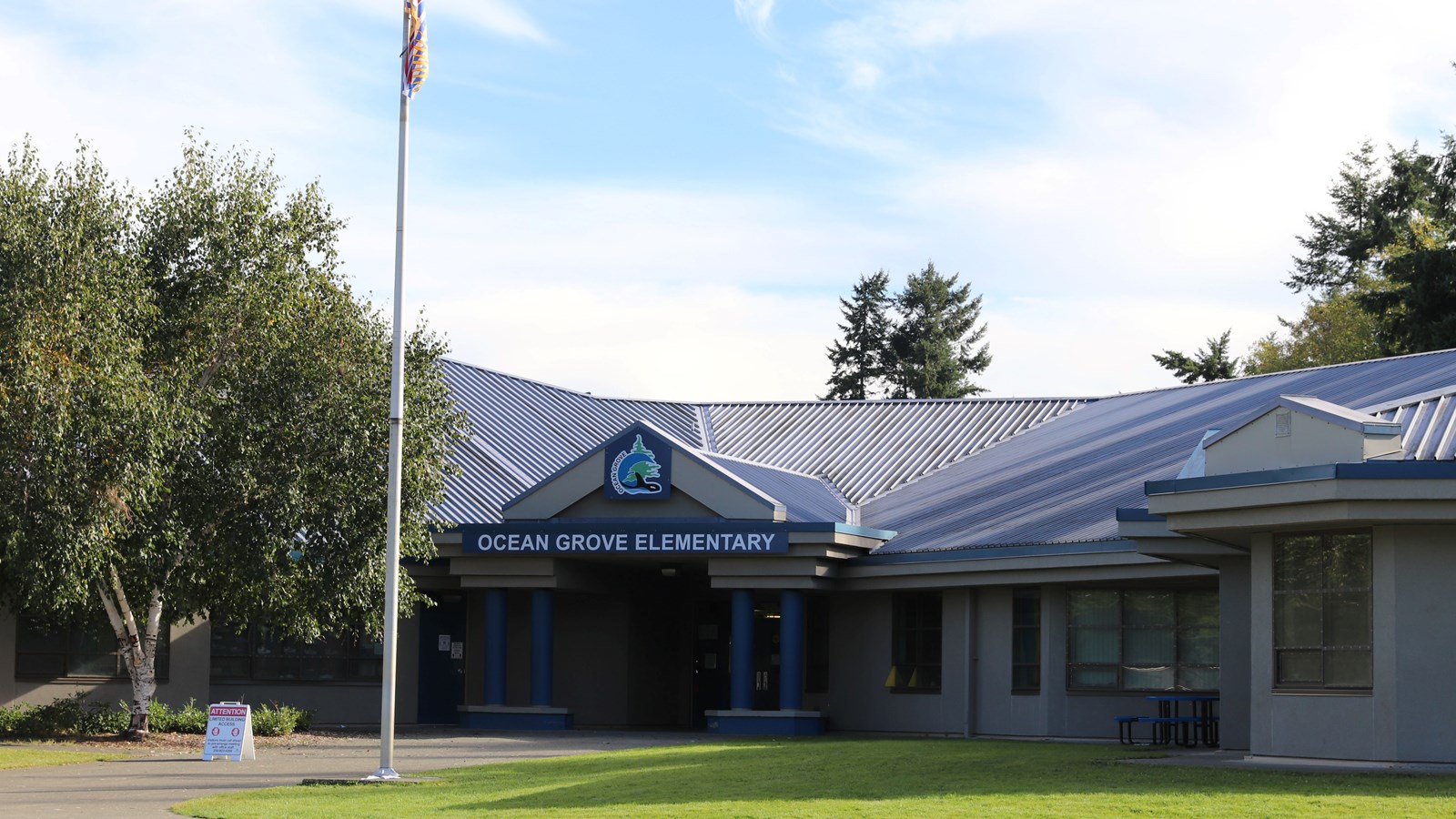 Photo of outside of Ocean Grove Elementary.